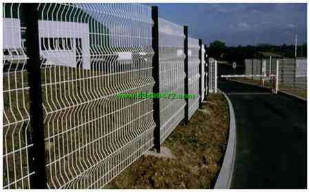 南京桃型柱护栏网厂-南京桃型柱护栏网-南京律和护栏网厂