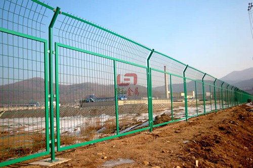 铁丝网围墙护栏