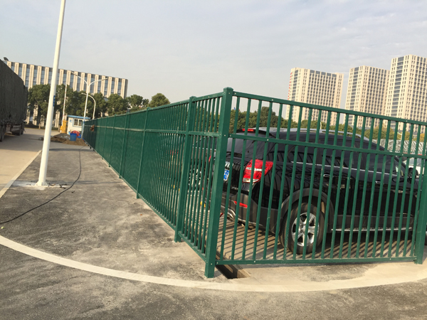 锌钢护栏安装