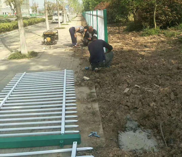 锌钢护栏安装