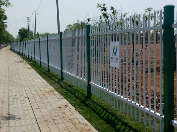 锌钢护栏安装