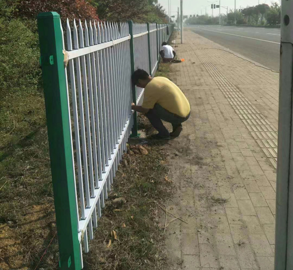 锌钢护栏安装